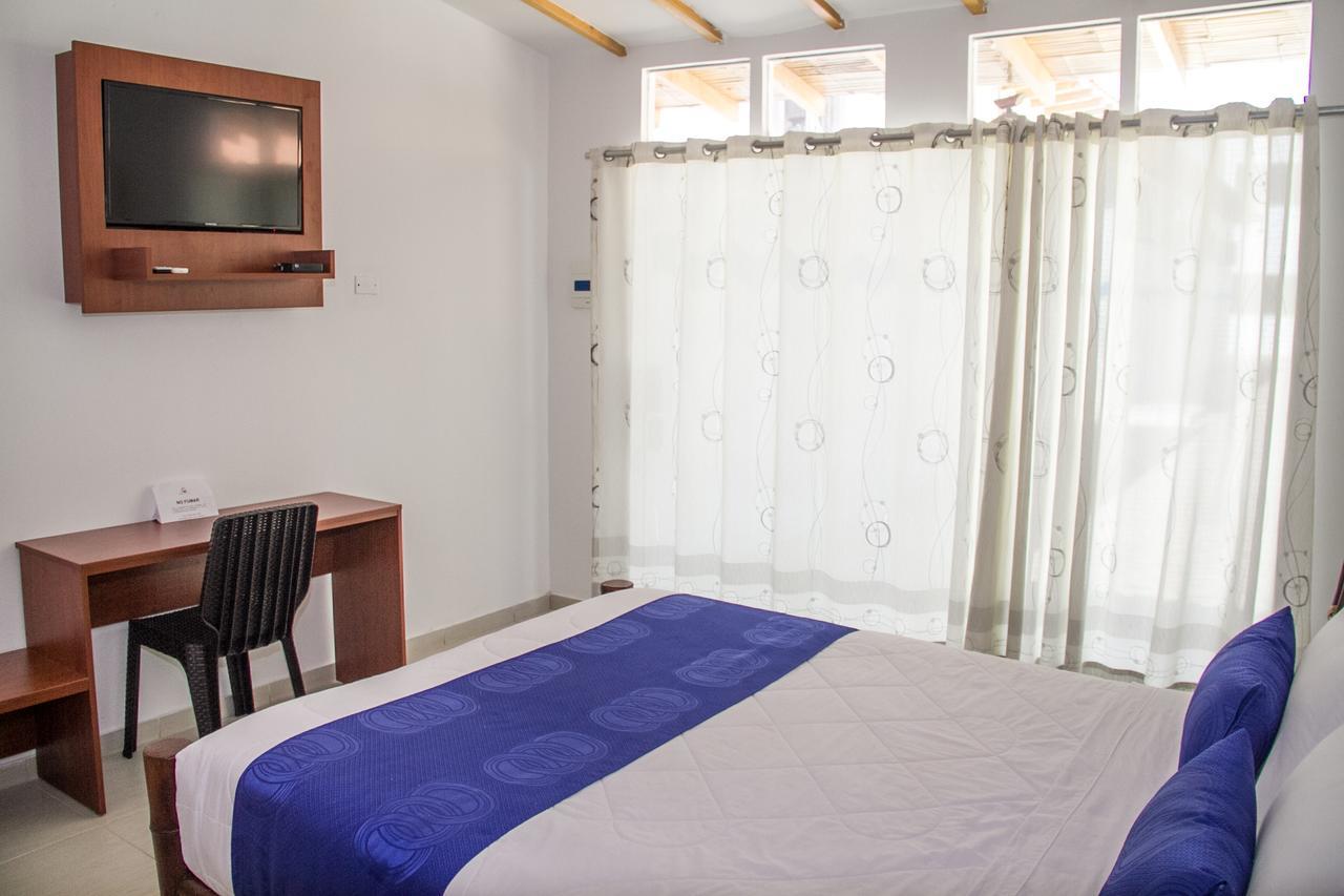 Nauti-K Beach Hotel Тумбес Экстерьер фото